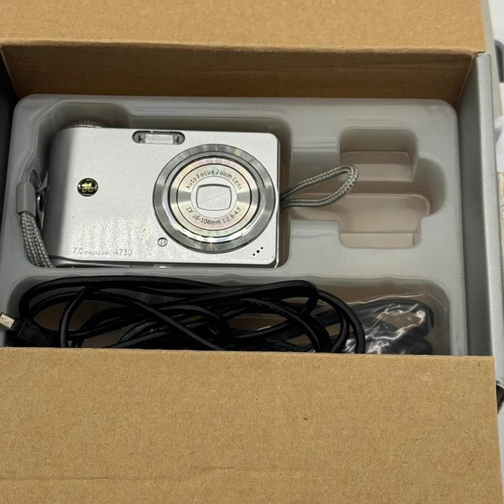 GE A730 Digital Camera Silver 7.0MP 3x Optical Zoom Point and Shoot with Box